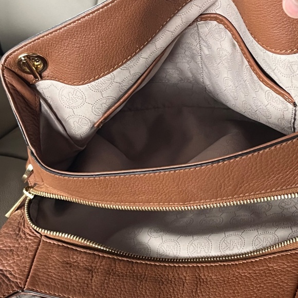 Michael Kors Tan pebbled leather and gold handbag - Picture 6 of 7